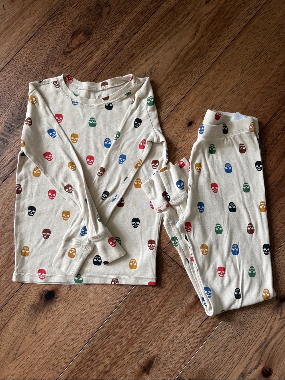 GAP Cream Pajama Set with Multicolor Skull Print